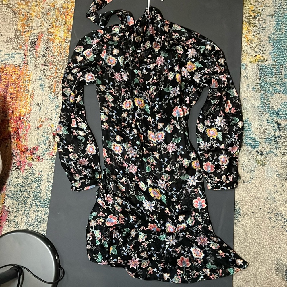 Gorgeous floral sheer banana republic factory dress. Black slip. S tie at neck